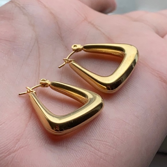 💍Gold Plated Chunky Hoop Earrings💍 - Picture 2 of 4